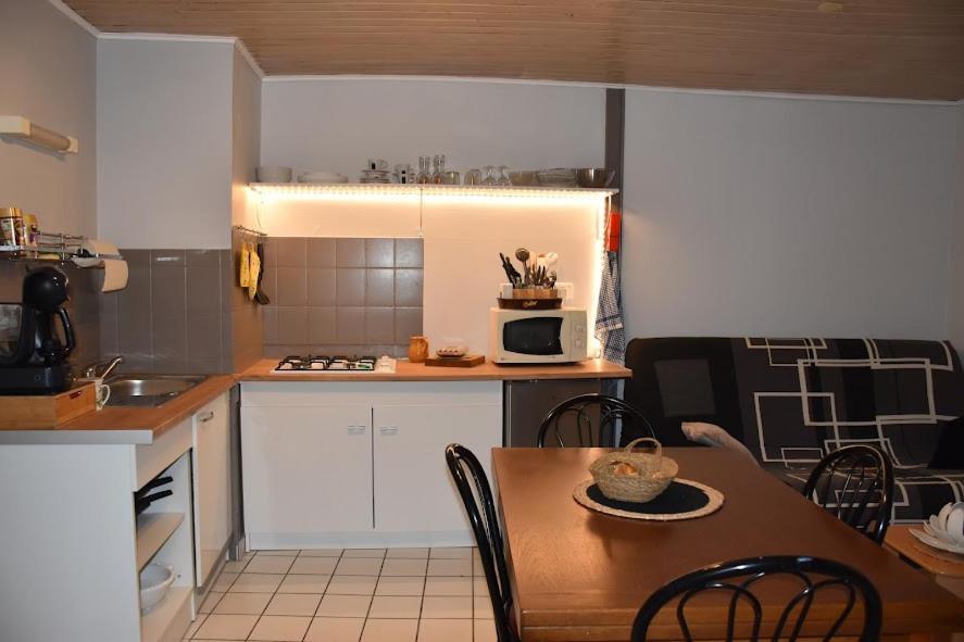 Maison De Village Appartement Rdc Avec Terrasse Gy Luaran gambar